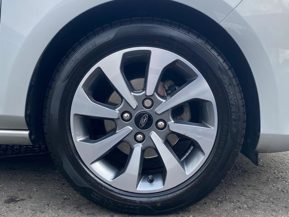 2021 Ford Fiesta - image 12