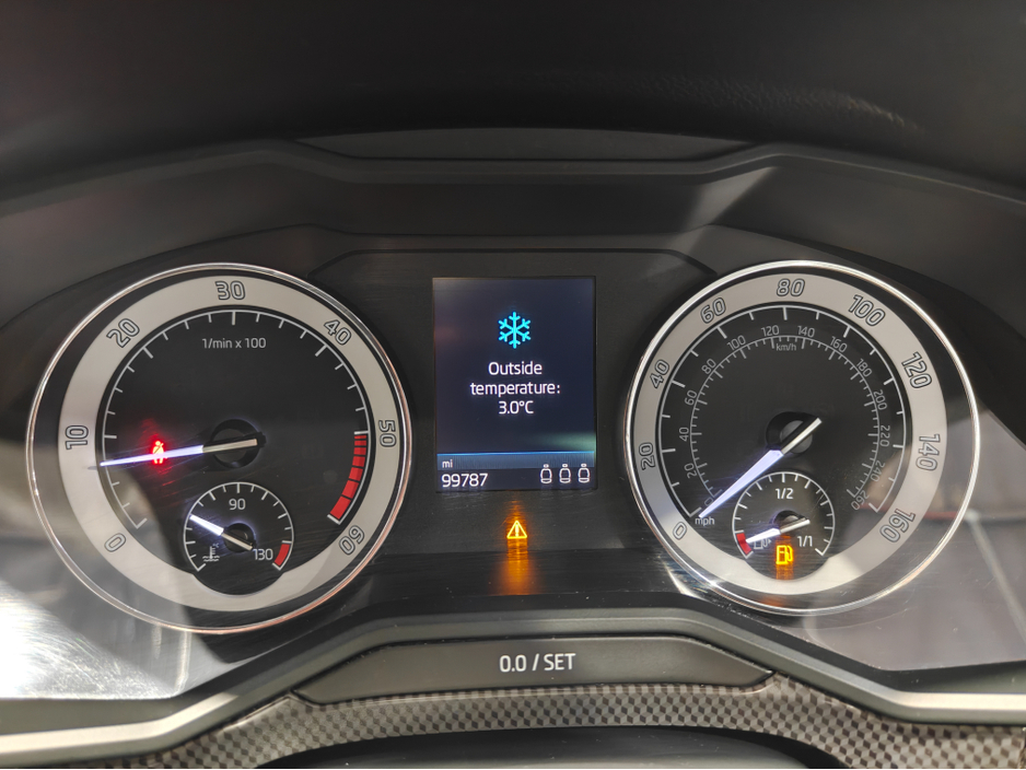 2018 Skoda Superb - image 12