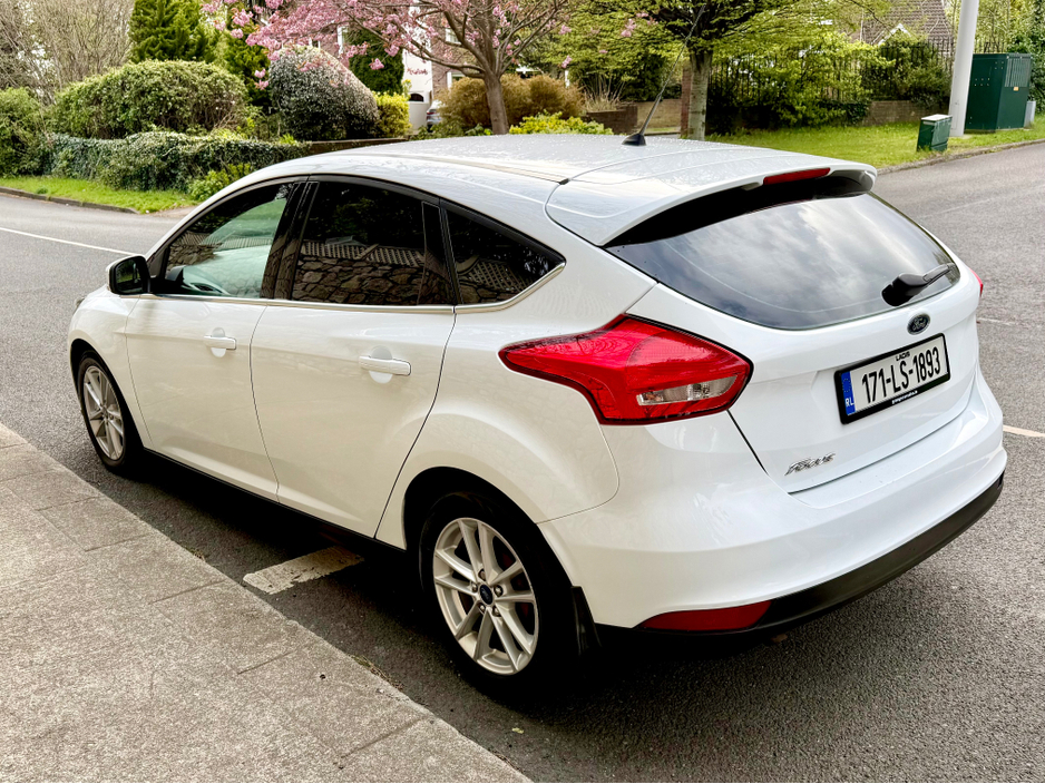 2017 Ford Focus - image 13