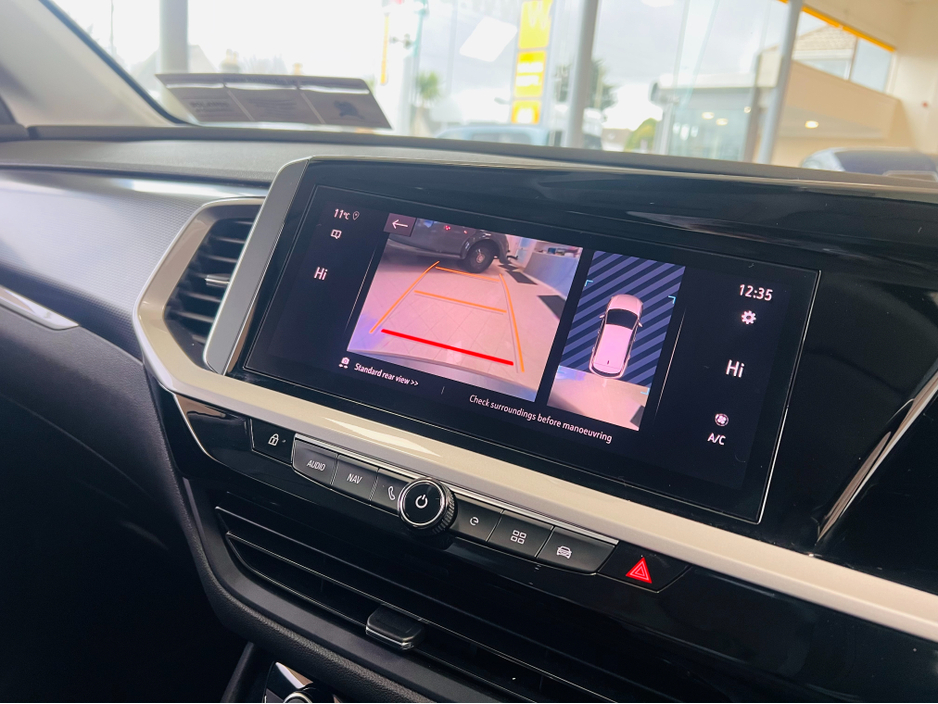 2023 Opel Grandland OPEL EDITION Plug In Hybrid As New Only 8000 Kms Huge Spec Now On Sale www.bolands.ie Est.1955 €28,950