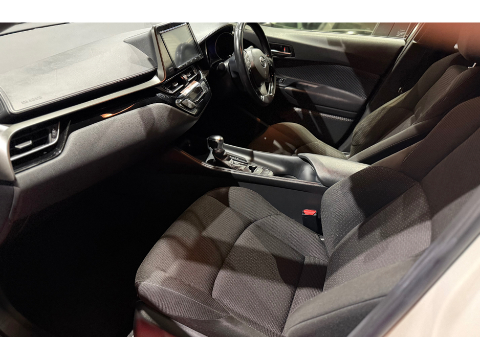 2018 Toyota C-HR 2018 Toyota C-HR Hybrid S-model (high spec) €19,249