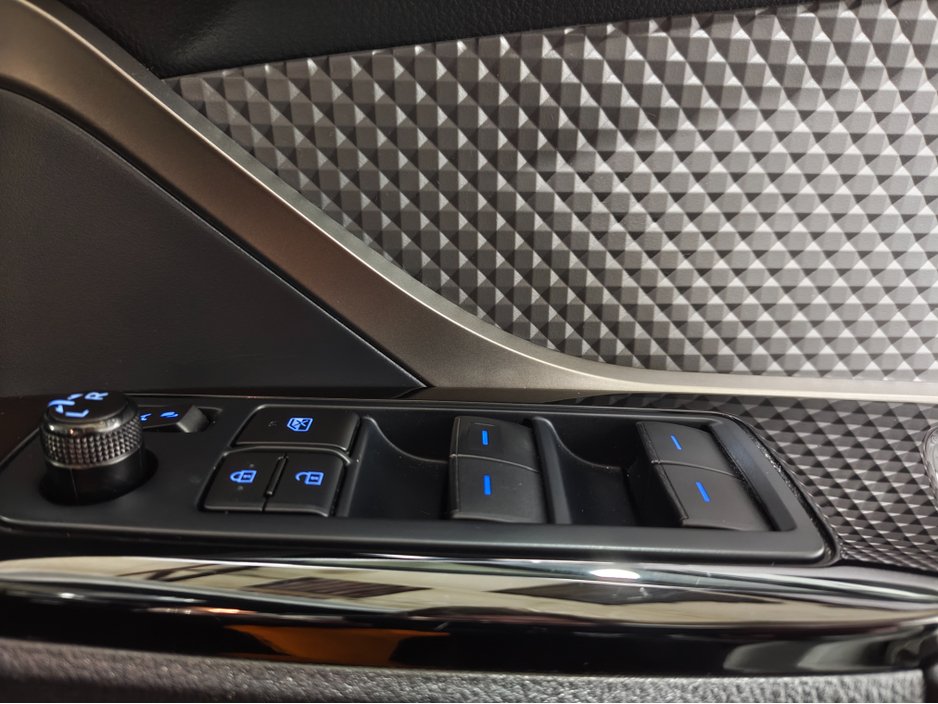 2022 Toyota C-HR 1.8 HYBRID SOL 4DR AUTO €21,995