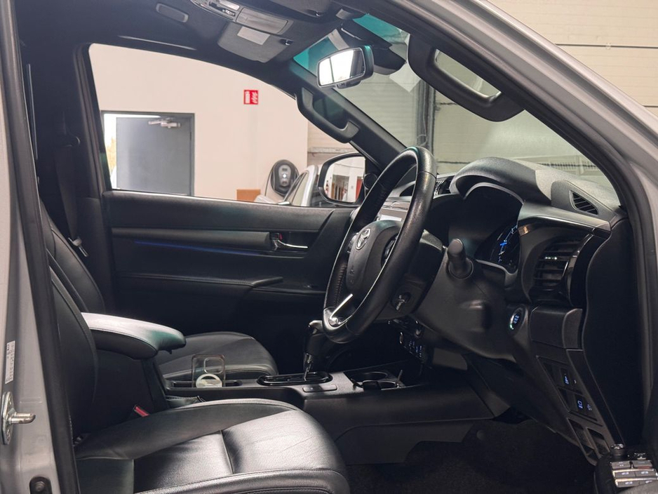 2023 Toyota Hilux - image 12
