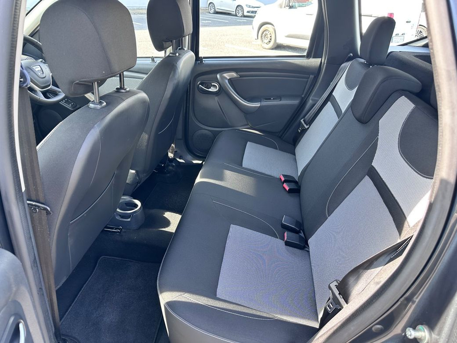 2017 Dacia Duster - image 18