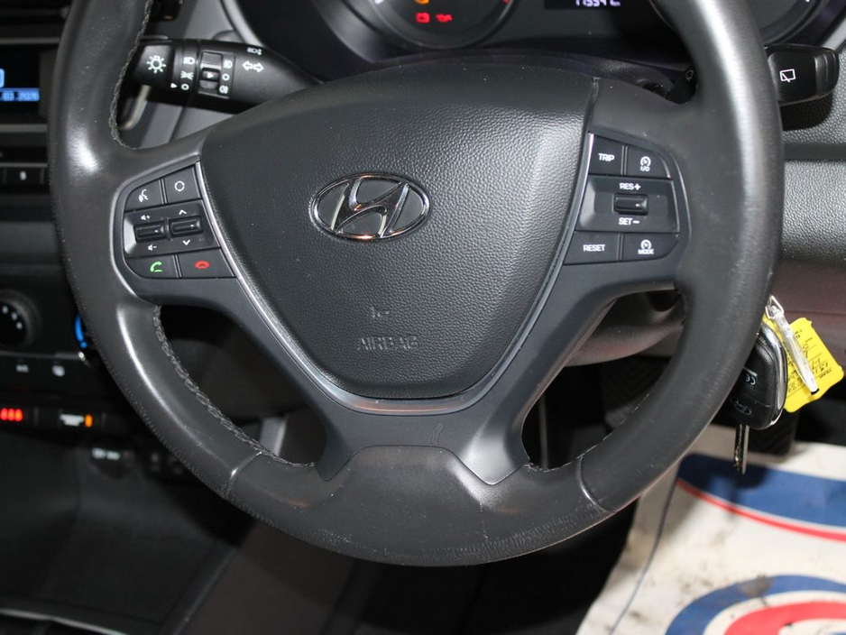 2015 Hyundai i20 - image 11