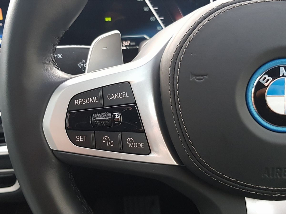 2025 BMW X5 - image 15