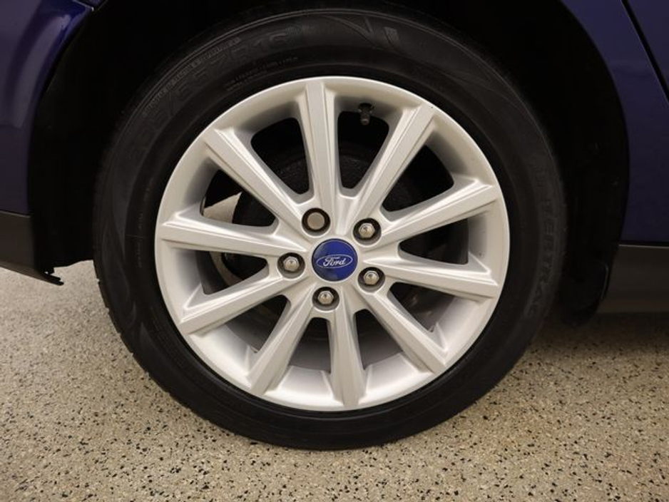 2015 Ford Focus - image 16