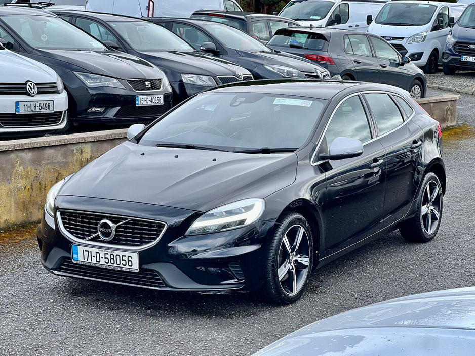 2017 Volvo V40 - image 3