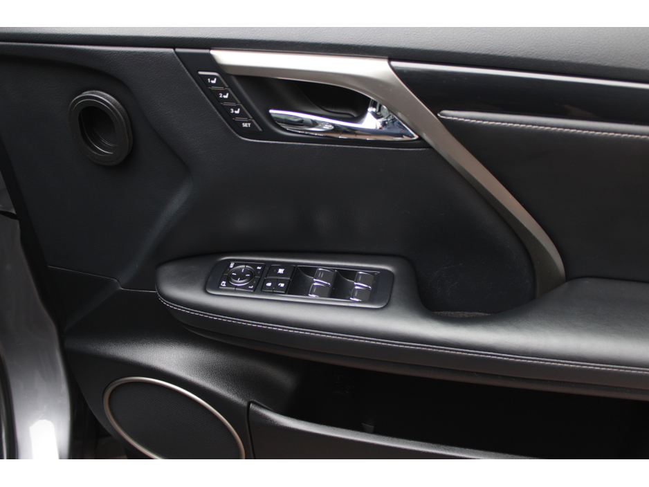 2019 Lexus RX 450hL - image 10