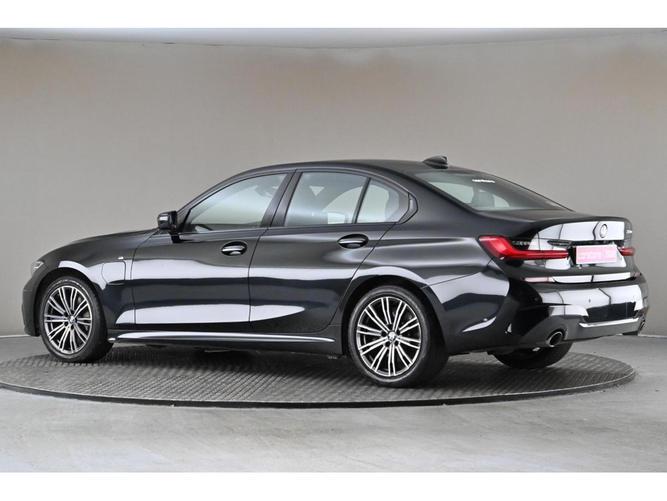 2020 BMW 3 Series - image 5