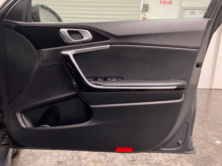 2021 Kia Ceed - image 12