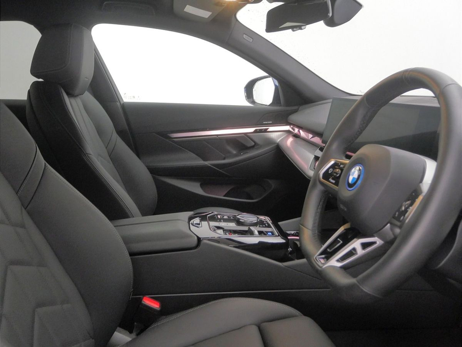 2024 BMW i5 - image 12