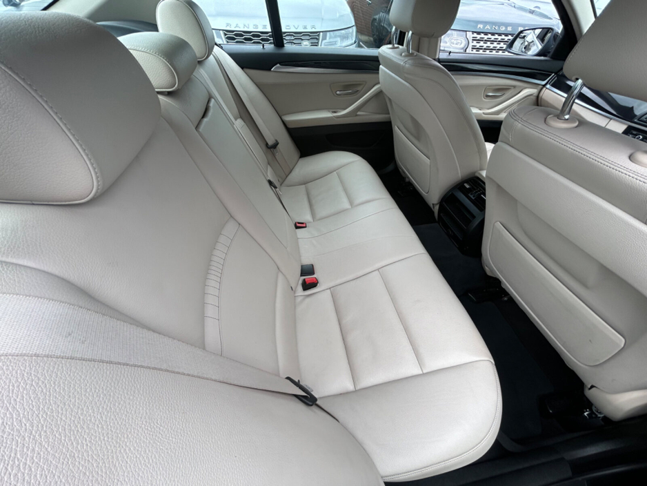 2015 BMW 5 Series - image 7
