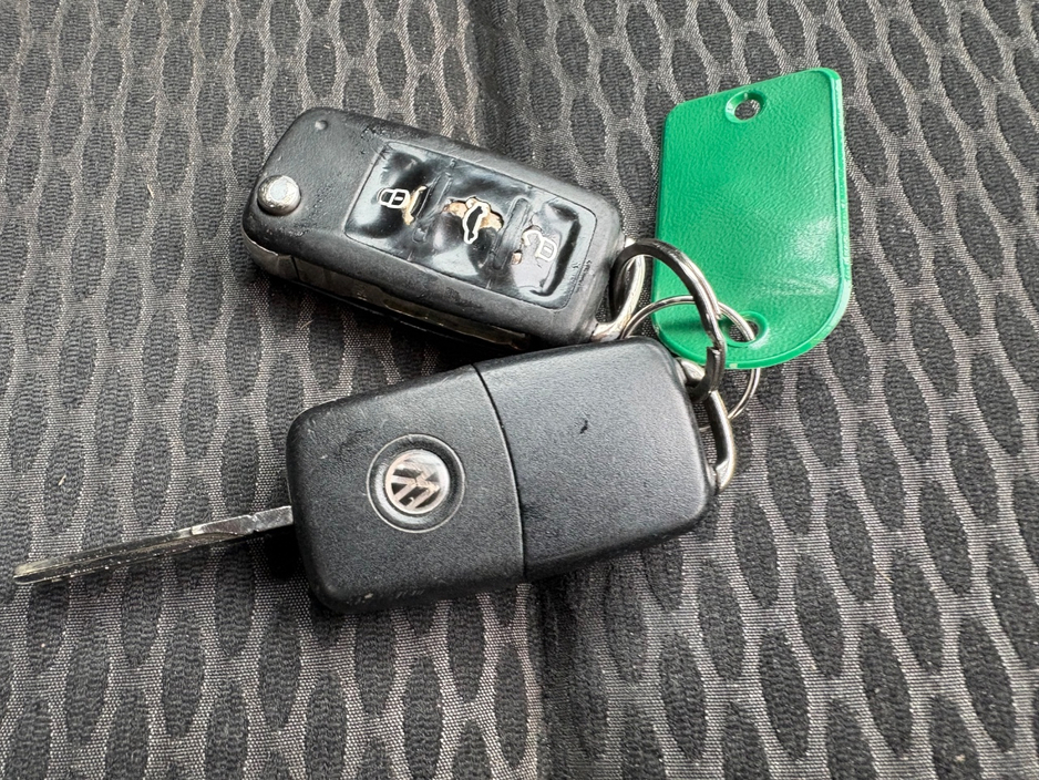 2010 Volkswagen Golf - image 7