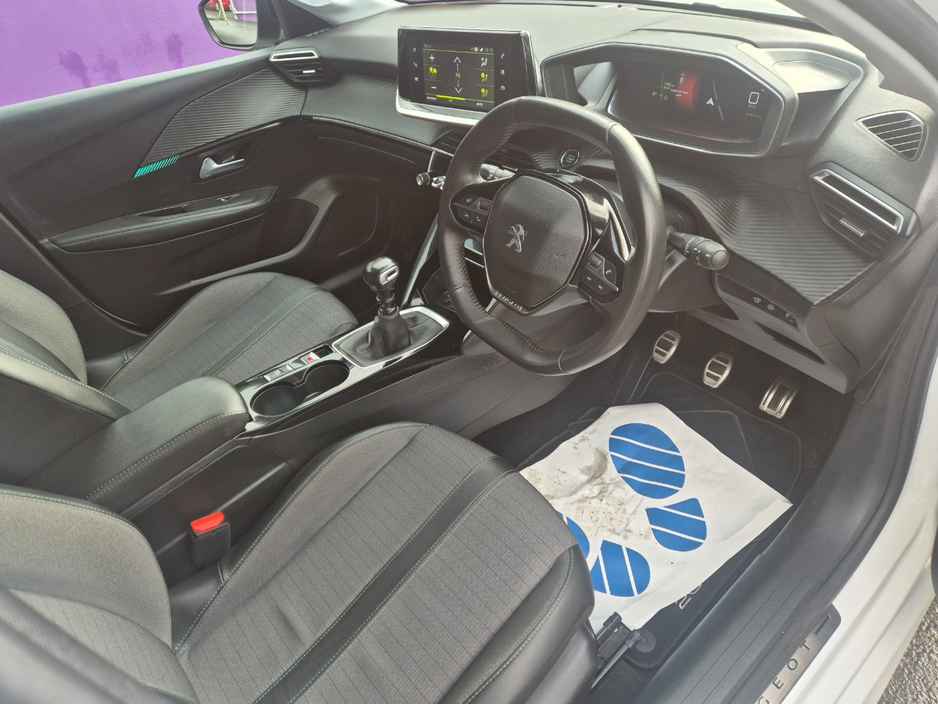 2023 Peugeot 208 - image 7