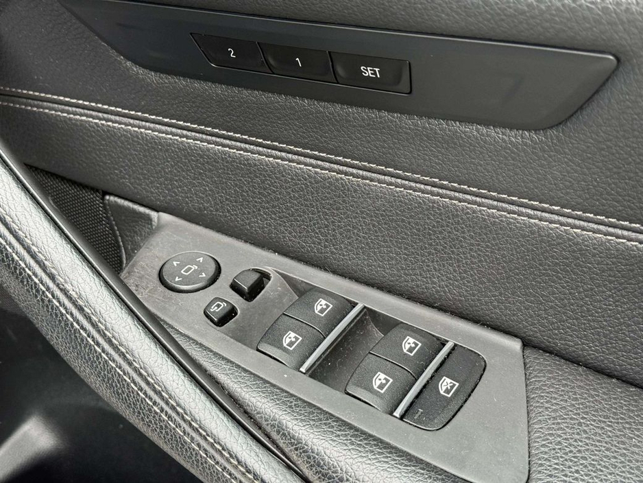 2017 BMW 5 Series - image 10