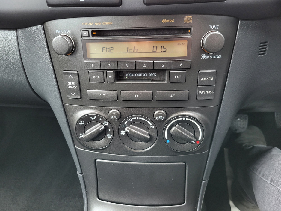 2006 Toyota Avensis - image 22