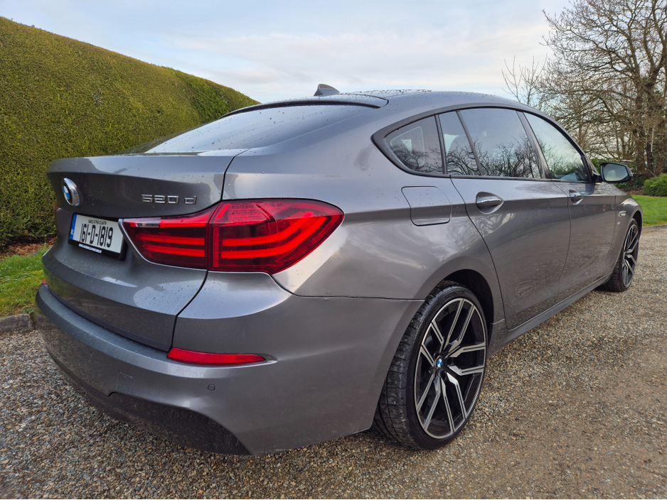 2016 BMW 5 Series - image 3