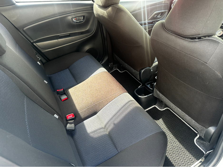 2018 Toyota Yaris - image 9