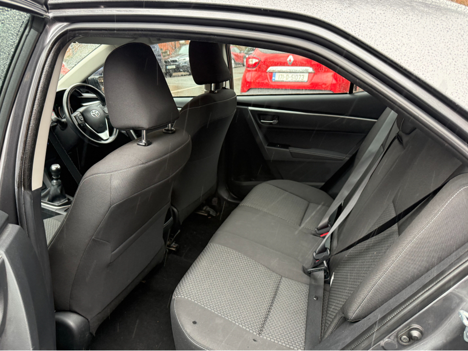 2016 Toyota Corolla - image 9