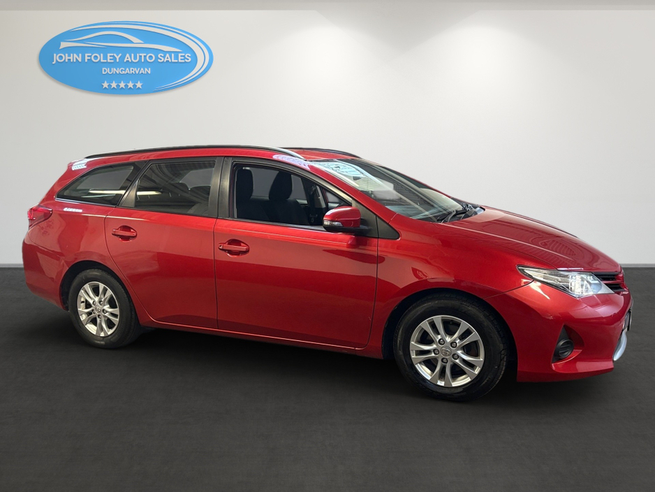 2014 Toyota Auris - image 3