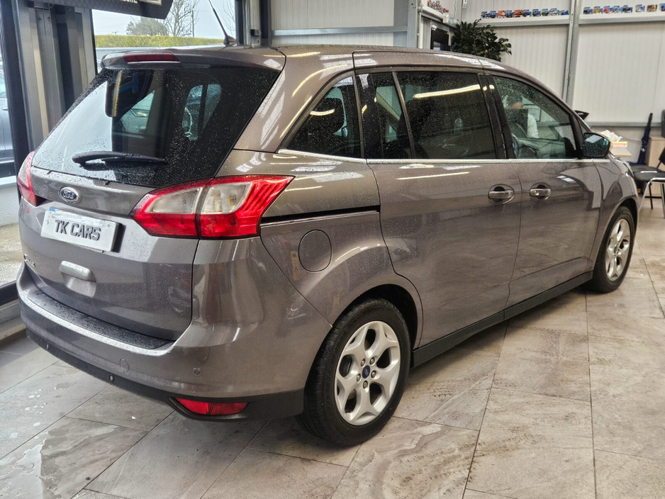 2015 Ford Grand C-Max - image 2