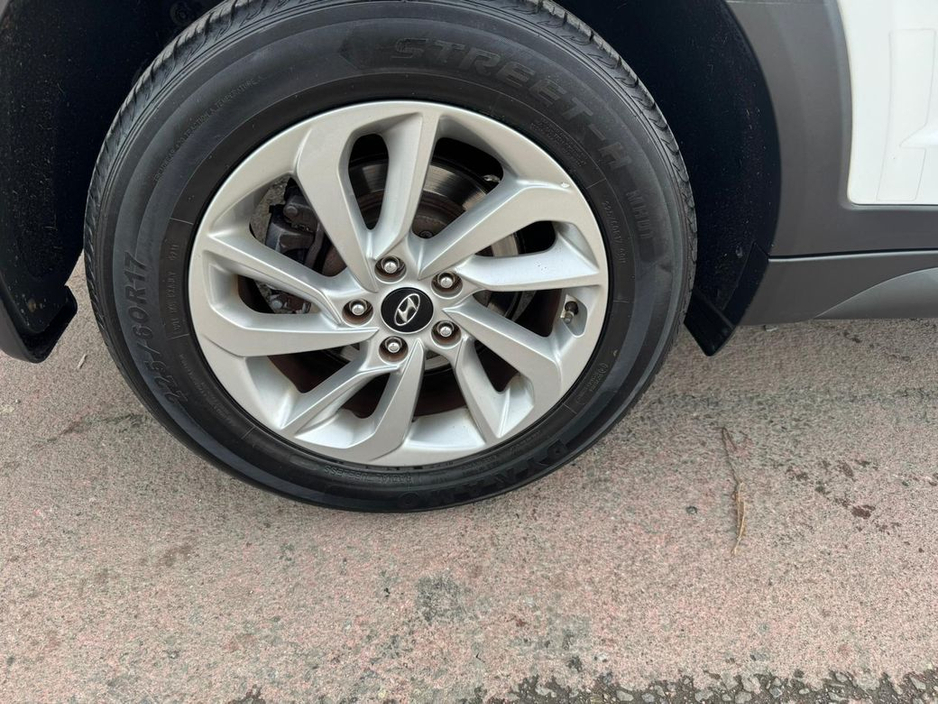 2016 Hyundai Tucson - image 25