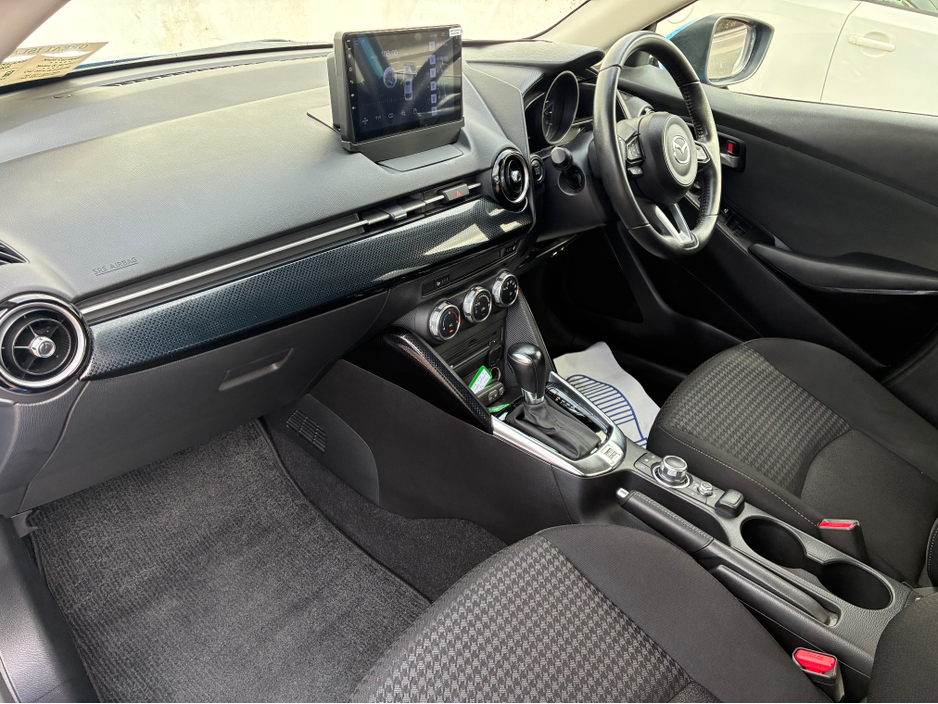 2017 Mazda Demio - image 9