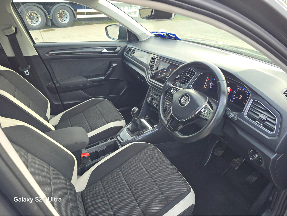 2020 Volkswagen T-Roc - image 8