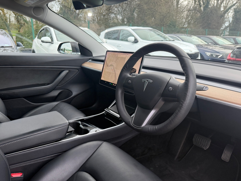 2019 Tesla Model 3 - image 10