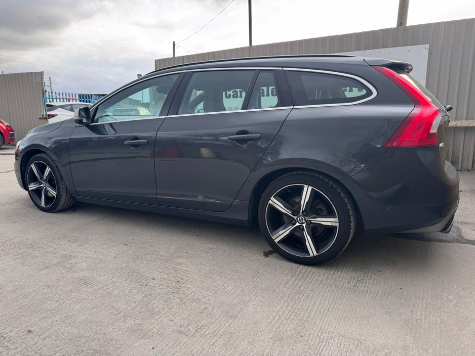 2016 Volvo V60 - image 7