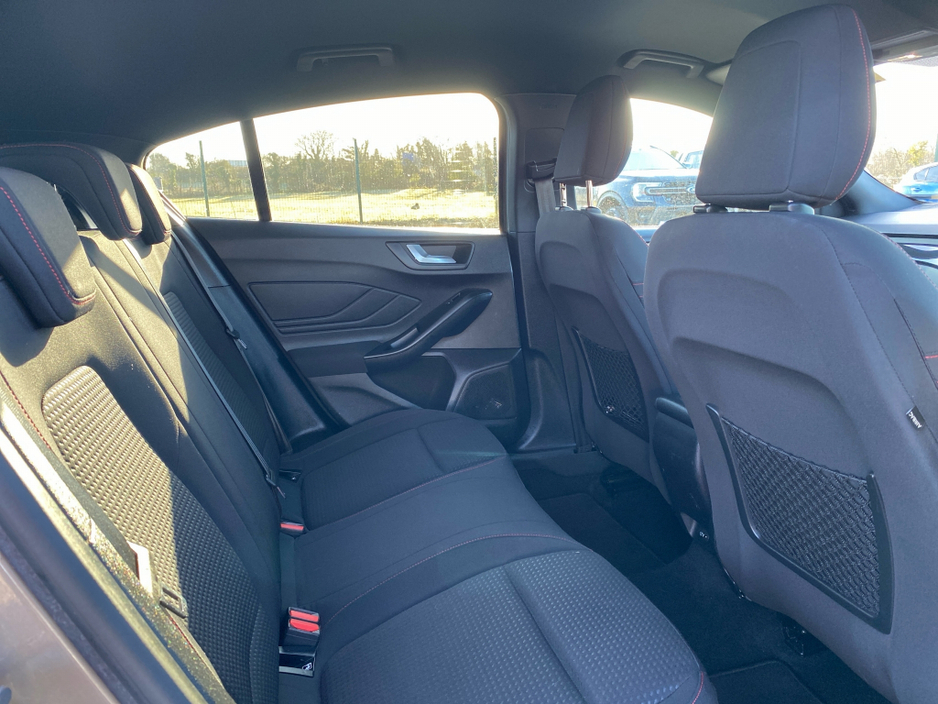 2020 Ford Focus - image 20