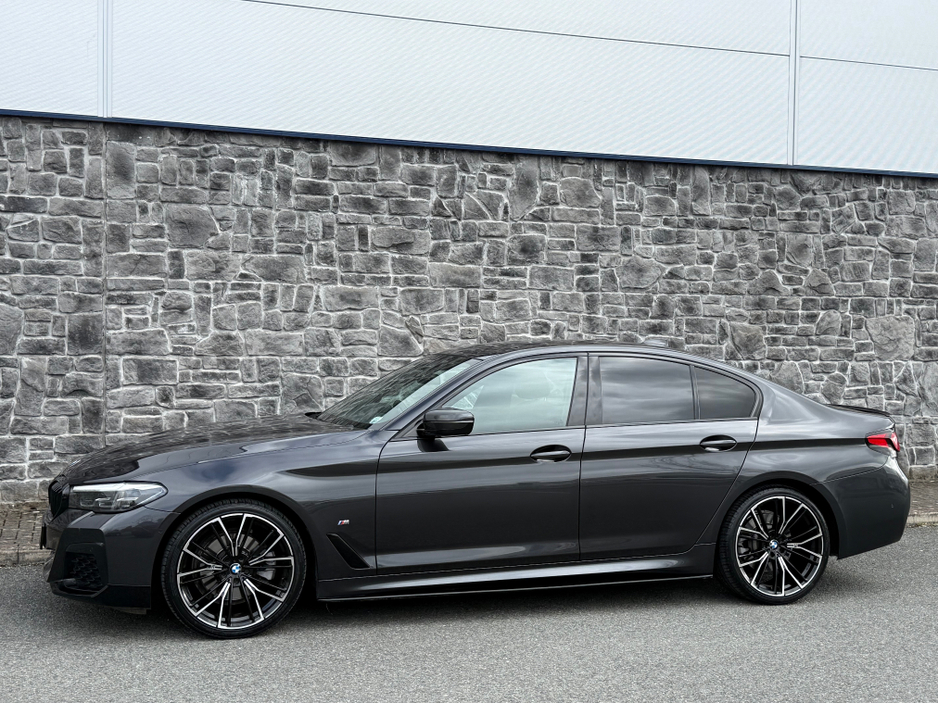 2021 BMW 5 Series - image 9