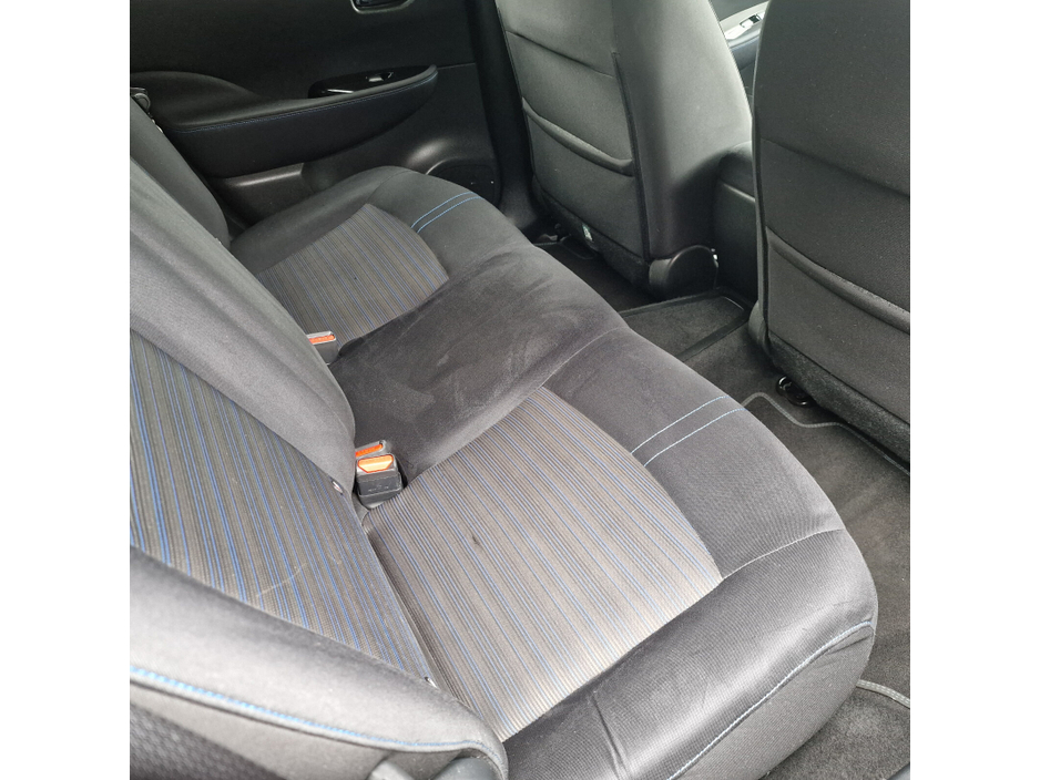 2018 Nissan Leaf - image 11