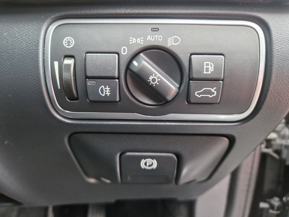 2015 Volvo XC60 - image 30