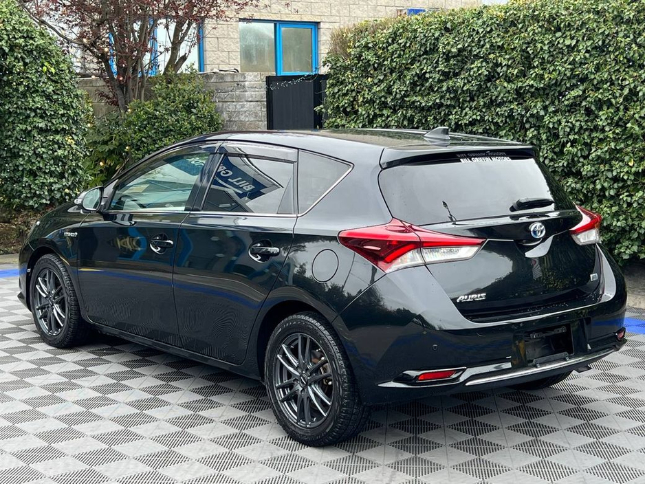 2016 Toyota Auris - image 5