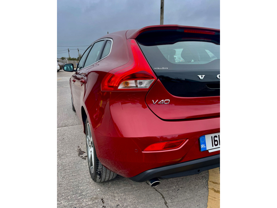 2016 Volvo V40 - image 12
