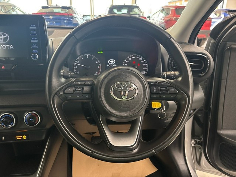 2024 Toyota Yaris - image 9