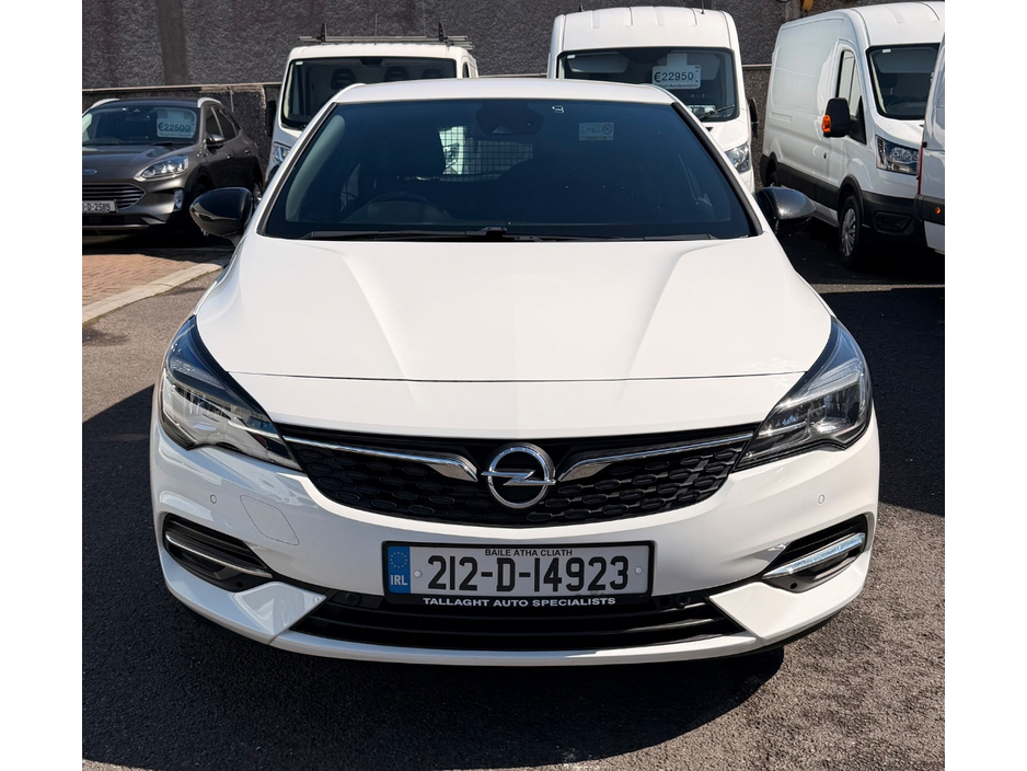 2021 Opel Astra - image 2