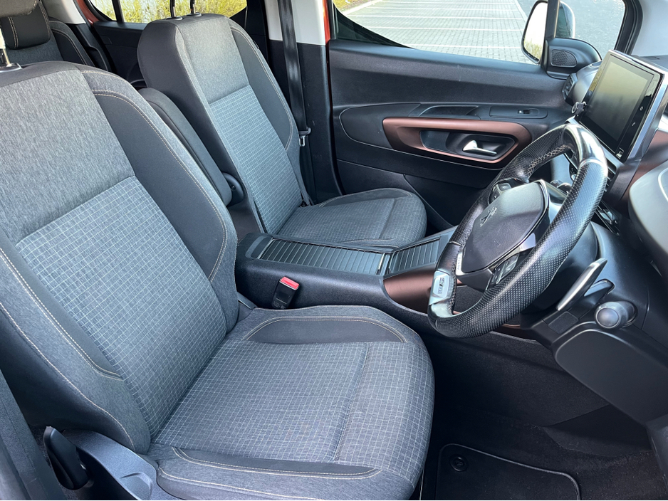 2020 Peugeot Rifter - image 15