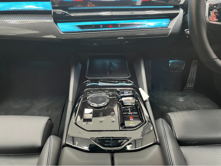 2024 BMW i5 - image 23