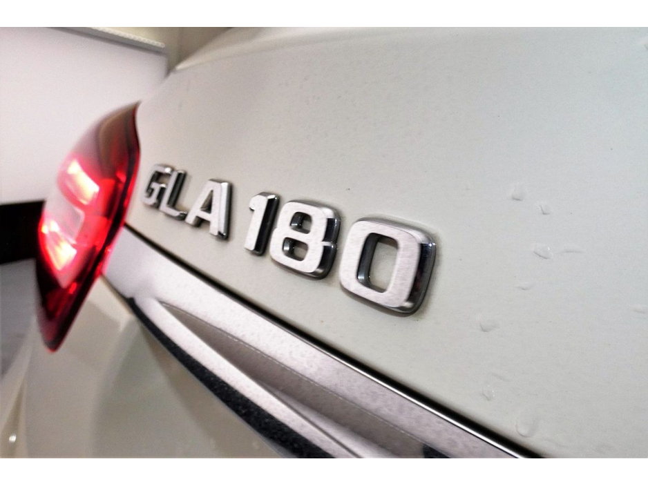 2017 Mercedes-Benz GLA Class GLA 180 *HALF LEATHER*REVERSE CAM*PARK SENSORS* €20,490