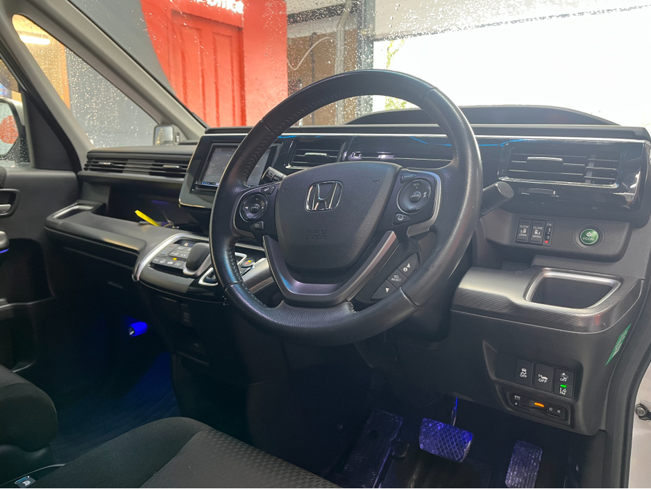 2017 Honda Stepwagon €21950! 2017 HONDA STEPWAGON SPADA HYBRID G SENSING 2.0 AUTOMATIC / CRUISE CONTROL / REVERSE CAMERA / AUTOMATIC DOORS AND MORE €21,950