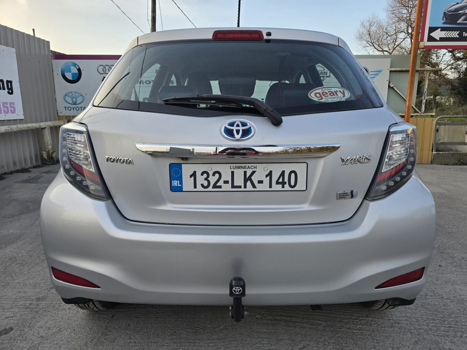 2013 Toyota Yaris - image 9