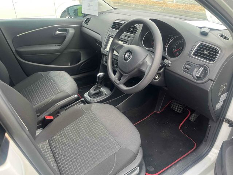 2017 Volkswagen Polo - image 3