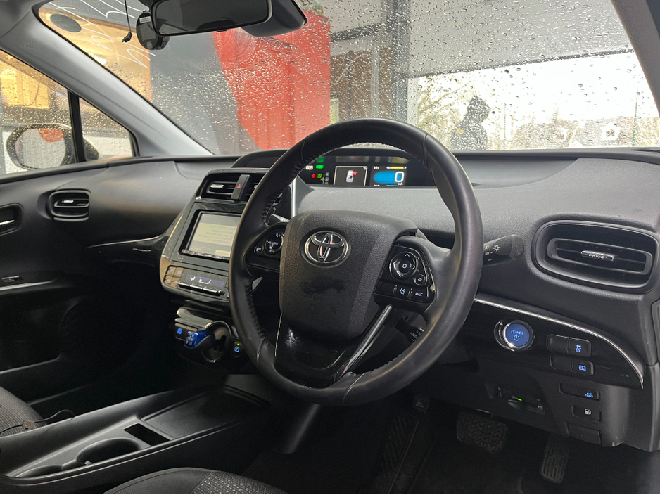 2022 Toyota Prius - image 10