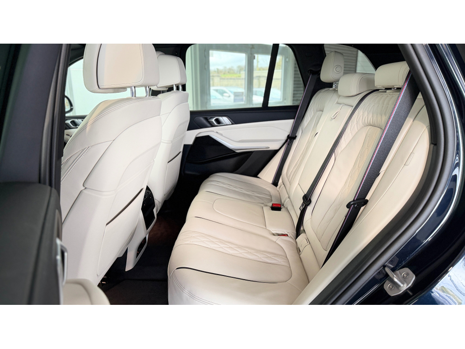 2024 BMW X5 - image 5