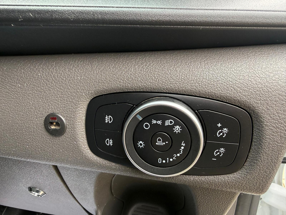 2022 Ford Transit - image 17