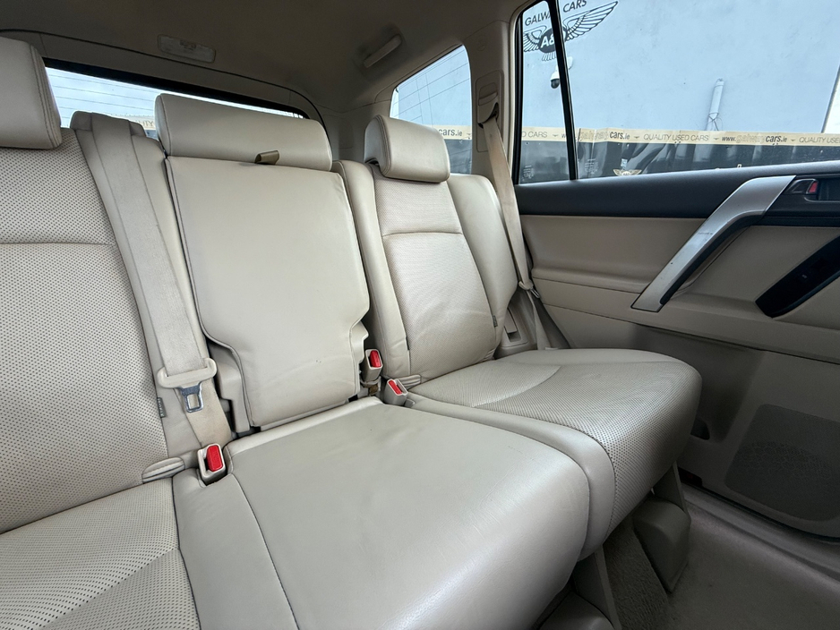 2020 Toyota Landcruiser - image 18