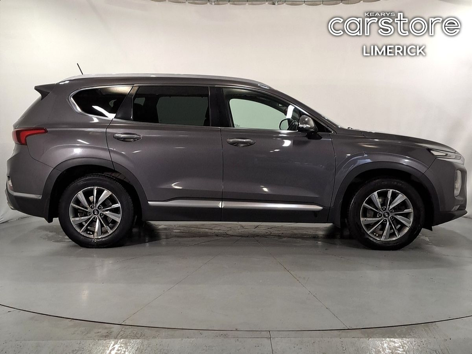2019 Hyundai Santa Fe - image 2